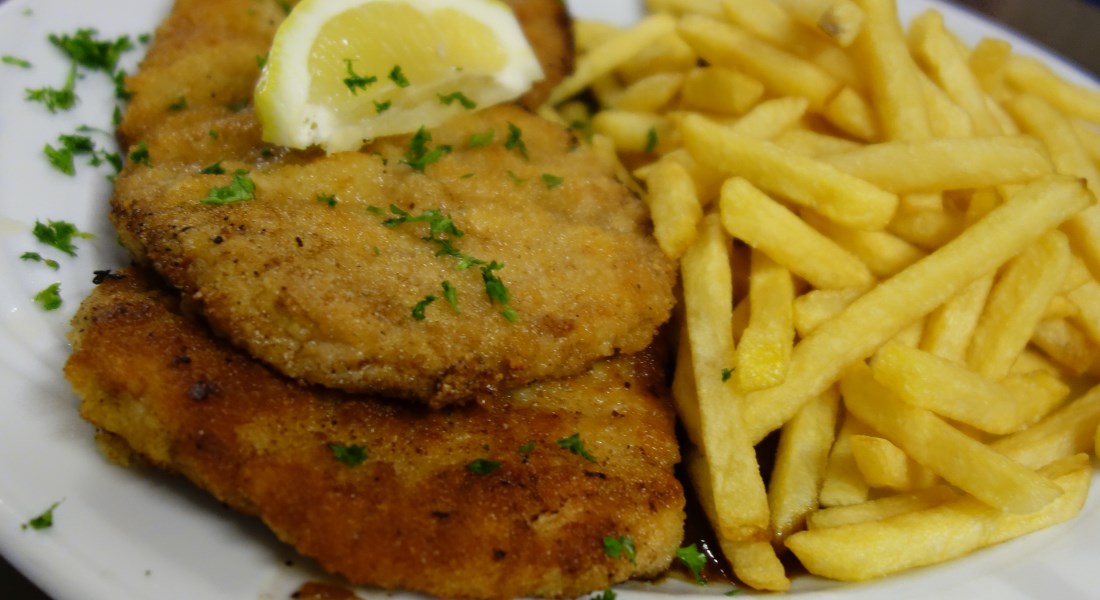 1 Schweineschnitzel, paniert